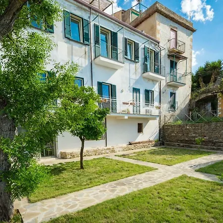 Borgo Dei Saraceni - & *